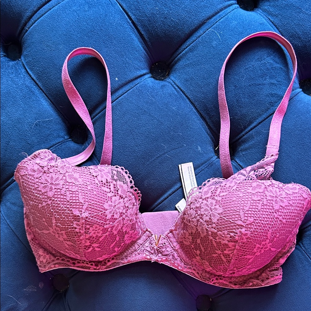 Victoria's Secret Lace Plunge Underwire Bra 32DD